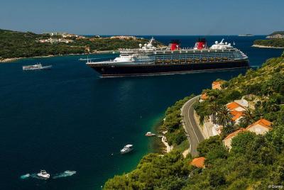Excursión en tierra desde Villefranche a Niza y Chateau de Crémat cata de vinos Excursión en tierra desde Villefranche a Niza y Chateau de Crémat cata de vinos