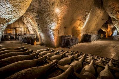 Excursión de un día de champán a Veuve Clicquot y Family Winery, incluido el almuerzo de Reims Excursión de un día de champán a Veuve Clicquot y Family Winery, incluido el almuerzo de Reims