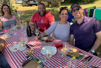 Almuerzo de picnic privado de 5 horas y visita al viñedo Grand Cru desde Reims o Epernay Almuerzo de picnic privado de 5 horas y visita al viñedo Grand Cru desde Reims o Epernay