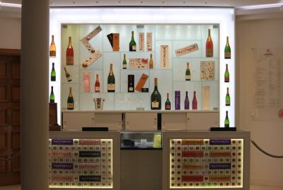 Tour privado de champán de día completo: Taittinger, la catedral de Reims y los viñedos familiares Tour privado de champán de día completo: Taittinger, la catedral de Reims y los viñedos familiares