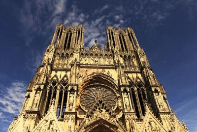 Tour privado de 4 horas por la ciudad de Reims con conductor, guía y recogida en el hotel Tour privado de 4 horas por la ciudad de Reims con conductor, guía y recogida en el hotel