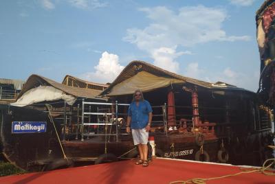 Munnar y Alleppey Tour de 2 días con Bangalore-Kochi Boleto de ida y vuelta en autobús con aire acondicionado