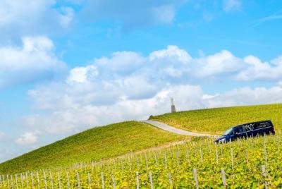 Excursión privada de un día en minivan a la región de Champagne con guía del conductor a disposición Excursión privada de un día en minivan a la región de Champagne con guía del conductor a disposición