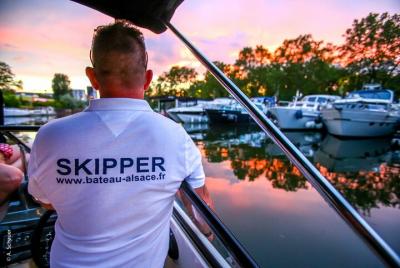 Tour privado de Estrasburgo en un barco privatizado con Skipper Tour privado de Estrasburgo en un barco privatizado con Skipper