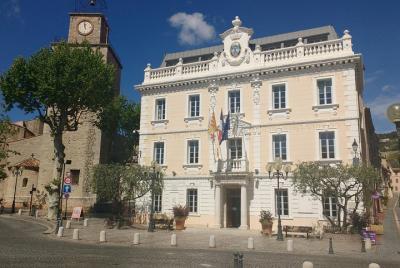 Caminata e historia en Ollioules: recorrido por la aldea medieval en Provenza