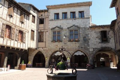 Tour de un día a Puycelsi, Bruniquel, Castelnau, St Antonin Tour compartido desde Toulouse Tour de un día a Puycelsi, Bruniquel, Castelnau, St Antonin Tour compartido desde Toulouse