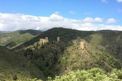 Excursión de un día: castillos de Cité de Carcassonne y Lastours. Tour compartido desde Toulouse. Excursión de un día: castillos de Cité de Carcassonne y Lastours. Tour compartido desde Toulouse.