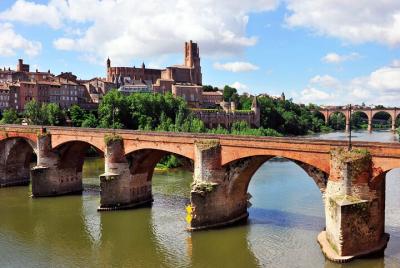 Tour privado de Albi y pueblos medievales desde Toulouse con guía opcional Tour privado de Albi y pueblos medievales desde Toulouse con guía opcional