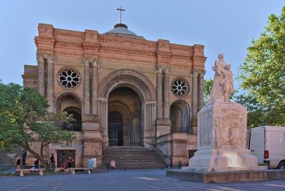 ¡Visita rara del distrito de Saint Aubin! ¡Visita rara del distrito de Saint Aubin!