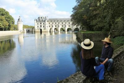 Excursión para grupos pequeños a los castillos de Chambord y Chenonceau con almuerzo en un castillo privado desde la ciudad de Tours Excursión para grupos pequeños a los castillos de Chambord y Chenonceau con almuerzo en un castillo privado desde la ciudad de Tours