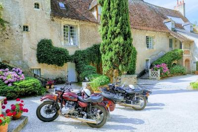 Vintage Tour en sidecar Ural desde Amboise (4h00) Vintage Tour en sidecar Ural desde Amboise (4h00)