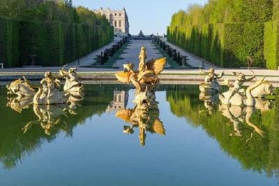 Visita guiada de descubrimiento de día completo a París y Versalles Visita guiada de descubrimiento de día completo a París y Versalles