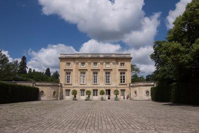 Visita guiada vespertina de Versalles María Antonieta con Petit Trianon y Hamlet Visita guiada vespertina de Versalles María Antonieta con Petit Trianon y Hamlet