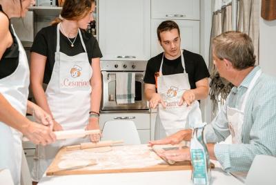 Comparta su amor de pasta: clase de pasta y tiramisú en grupos pequeños en Aosta Comparta su amor de pasta: clase de pasta y tiramisú en grupos pequeños en Aosta