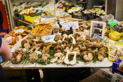 Visita al mercado de grupos pequeños y experiencia gastronómica en la casa de Cesarina en Aosta Visita al mercado de grupos pequeños y experiencia gastronómica en la casa de Cesarina en Aosta