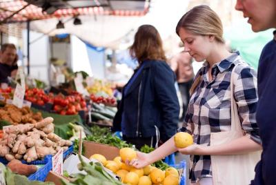 Visita al mercado privado y clase de cocina con un local en Aosta Visita al mercado privado y clase de cocina con un local en Aosta