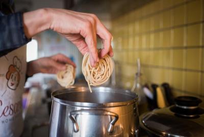 Clase privada de cocina con almuerzo o cena en Pienza. Clase privada de cocina con almuerzo o cena en Pienza.