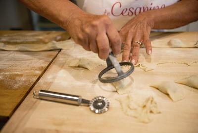 Clases privadas de pasta y tiramisú en la casa de una Cesarina con degustación en Arezzo Clases privadas de pasta y tiramisú en la casa de una Cesarina con degustación en Arezzo