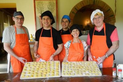 Excursión de 8 días en grupos pequeños de sabores de la Toscana con clases de cocina Excursión de 8 días en grupos pequeños de sabores de la Toscana con clases de cocina