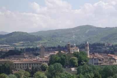 Traslado privado: aeropuerto de Ciampino (CIA) a Città di Castello o viceversa Traslado privado: aeropuerto de Ciampino (CIA) a Città di Castello o viceversa