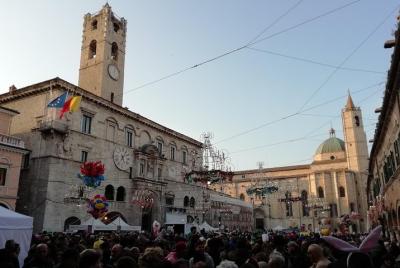 Recorremos las antiguas plazas de la ciudad de 100 torres. Ascoli Piceno