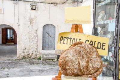 Un pequeño grupo de comida callejera en Bari