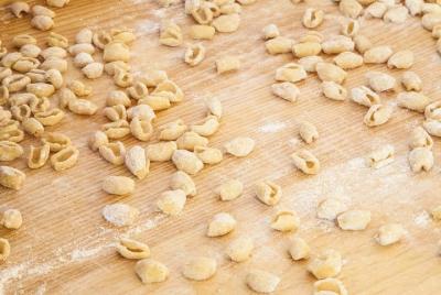 Clases privadas de pasta y tiramisú en la casa de una Cesarina con degustación en Bari