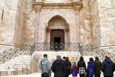 Tour a pie por Castel del Monte al atardecer