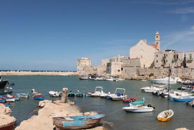 Giovinazzo tour: interesante combinación de defensa del mar y belleza.