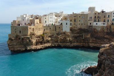 Tour privado en Polignano a Mare: encaramado con vistas al mar