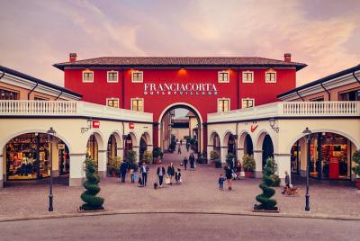 Viaje de compras a Franciacorta Outlet Village desde Bérgamo Viaje de compras a Franciacorta Outlet Village desde Bérgamo
