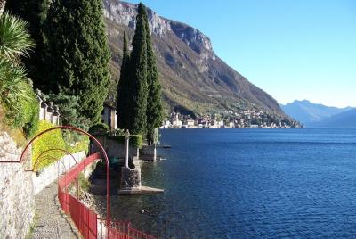 Varenna en el lago Como, la Villa Monastero y el sendero de la vía verde del Patriarca Varenna en el lago Como, la Villa Monastero y el sendero de la vía verde del Patriarca