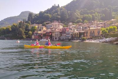Viaje en kayak a Varenna, en el lago de Como Viaje en kayak a Varenna, en el lago de Como