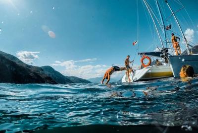 Aventura y libertad: Navegando en el lago Como Aventura y libertad: Navegando en el lago Como