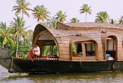 Tour privado de 2 días a Kerala desde Chennai con vuelo: Houseboat & Cochin Tour