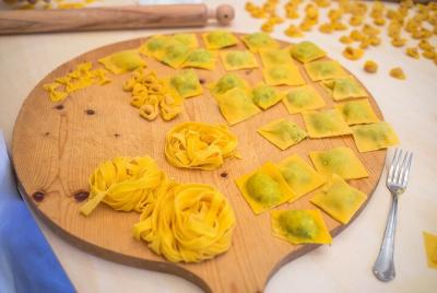 Clase privada de pasta en la casa de una Cesarina con degustación en Cagliari