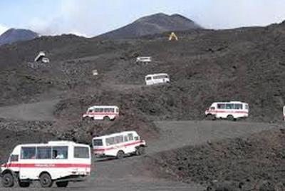 Mañana del Etna en la parte superior del coche privado y guía. Mañana del Etna en la parte superior del coche privado y guía.