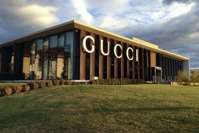 Tour de compras PRIVADO de día completo: The Mall GUCCI y Spaces PRADA outlet Tour de compras PRIVADO de día completo: The Mall GUCCI y Spaces PRADA outlet