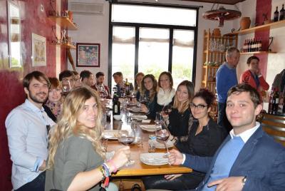 Degustación de vinos y bruschettas en Chianti (visita / visita a la bodega incluida) Degustación de vinos y bruschettas en Chianti (visita / visita a la bodega incluida)