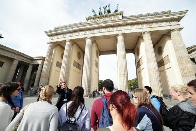 Excursión por la costa desde Warnemuende: visita privada en Berlín Excursión por la costa desde Warnemuende: visita privada en Berlín
