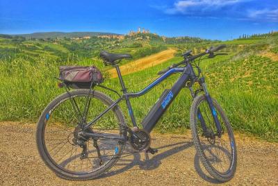 Descubra la Via Francigena y San Gimignano en una bicicleta eléctrica Descubra la Via Francigena y San Gimignano en una bicicleta eléctrica