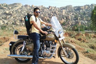 Tour en moto desde Bangalore a Belur, Halebid y Shravanabelagola