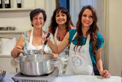 Clase de cocina italiana para grupos pequeños con recorrido por el mercado en Florencia Clase de cocina italiana para grupos pequeños con recorrido por el mercado en Florencia