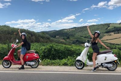 Tour en Vespa desde Florencia con visita a San Gimignano - Grupo pequeño Tour en Vespa desde Florencia con visita a San Gimignano - Grupo pequeño