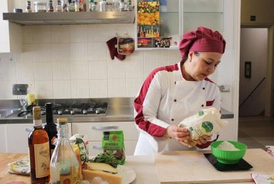 Tour de mercado privado, clase de preparación de pasta y cena con un chef local en Florencia