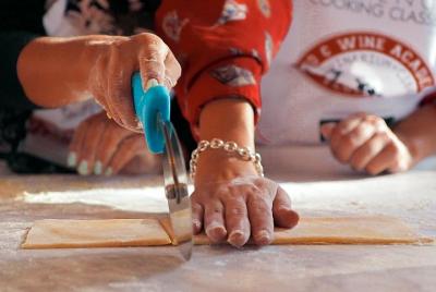 Clase de cocina semiprivada en Chianti en una villa toscana con visita al mercado Clase de cocina semiprivada en Chianti en una villa toscana con visita al mercado