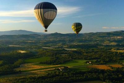 Vuela sobre la historia: un crucero en globo aerostático sobre Florencia y sus alrededores Vuela sobre la historia: un crucero en globo aerostático sobre Florencia y sus alrededores