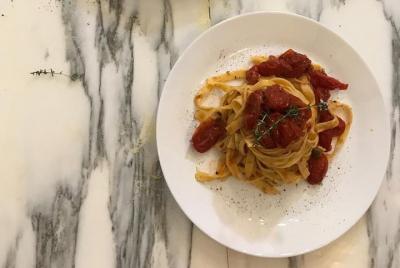 Únete a la clase interactiva virtual de Italia fettuccine cacio e pepe y pesto Únete a la clase interactiva virtual de Italia fettuccine cacio e pepe y pesto