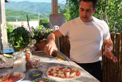 Experiencia privada de preparación de pizza en el campo de Florencia Experiencia privada de preparación de pizza en el campo de Florencia