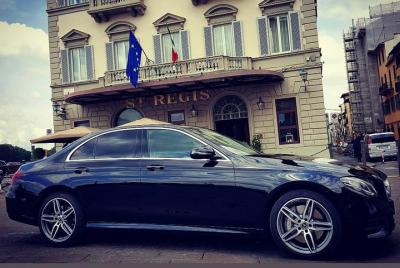 ALQUILER DE LUJO EN EL CENTRO DE ALQUILER DE LUJO CON CONDUCTOR Mercedes E de Florencia ALQUILER DE LUJO EN EL CENTRO DE ALQUILER DE LUJO CON CONDUCTOR Mercedes E de Florencia